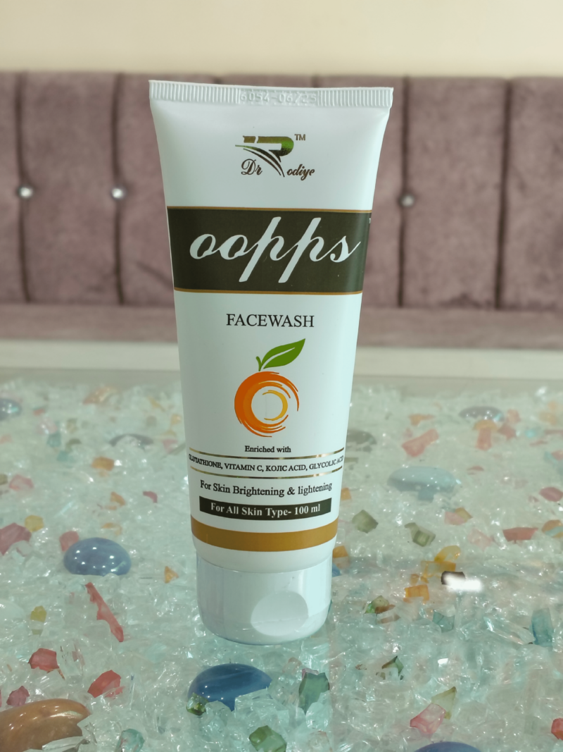 Oopps vit c face wash